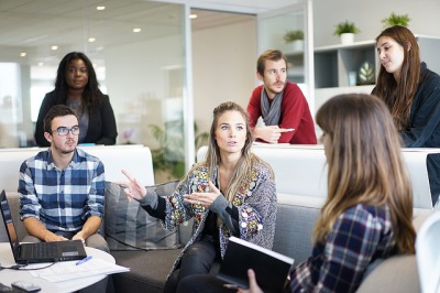 ビジネス英会話のフレーズは日常会話との違いで学ぶ